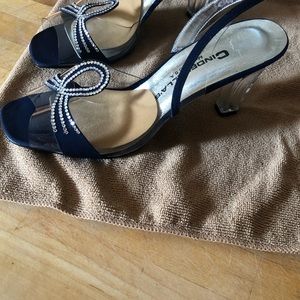 Woman’s size 8M dress shoes
